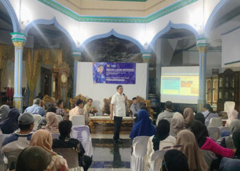 Hasan Saleh Bagikan 10 Ton Beras di Tarakan, Sekaligus Sosialisasi 4 Pilar Kebangsaan