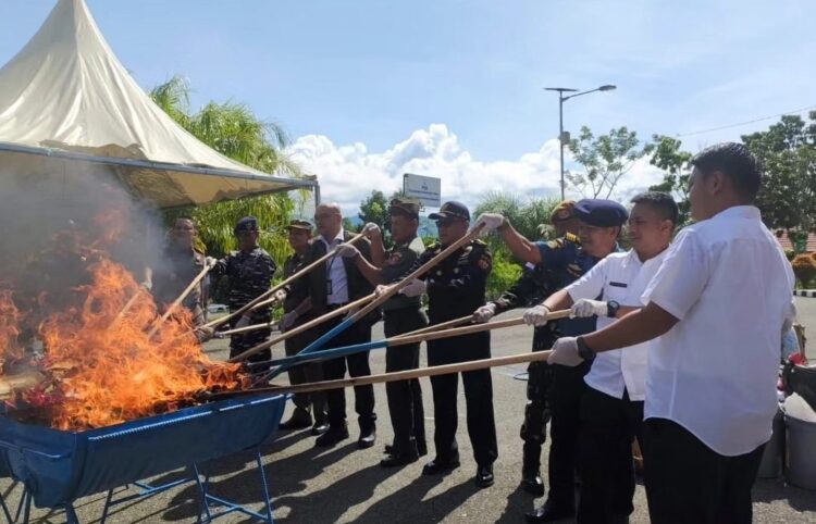 Kejari Nunukan Musnahkan Barang Bukti Tindak Pidana Umum, Ini Daftarnya