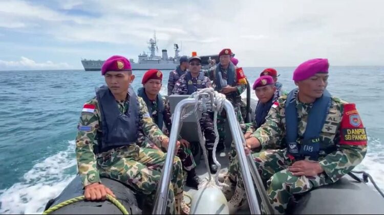 Dua KRI TNI AL Lakukan Patroli di Perairan Perbatasan RI-Malaysia