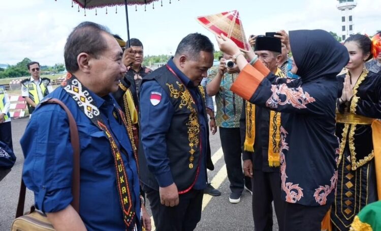 Bupati Laura Sambut Kedatangan Kepala BP2MI RI Benny Rhamdani