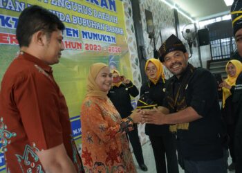 Bupati Nunukan Asmin Laura Hafid, melantik jajaran pengurus Ikatan Pemuda Bubuhan Banjar (IPBB) periode 2023-2028