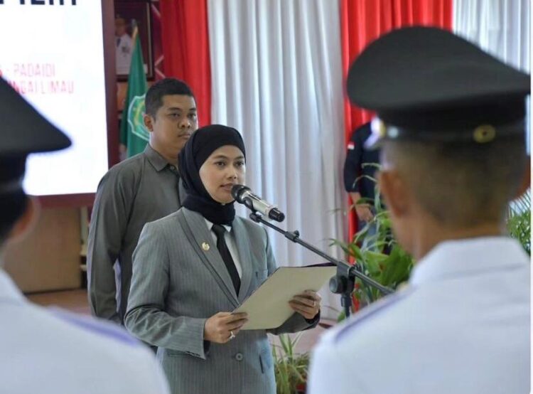 Bupati Nunukan, Asmin Laura Hafid saat menyampaikan sambutan pelantikan kepala desa