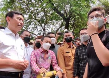 Bergaya Superior, Luhut Diminta Belajar Lagi Komunikasi Politik