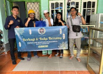 Ramadan 1445 H, PWI Tarakan Berbagi Takjil dan Sembako