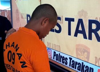 Potret IN (18) saat mengenakan baju tahanan