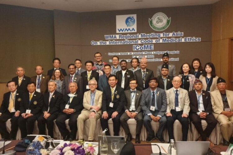 Peserta forum World Medical Association (WMA) Regional Meeting for Asia On the International Code of Medical Ethics (ICoME) berpose di Bangkok, Thailand