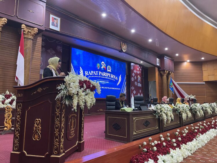 Diwarnai Isak Tangis, Bupati Laura Paparkan Tantangan dan Dinamika Selama Menjabat