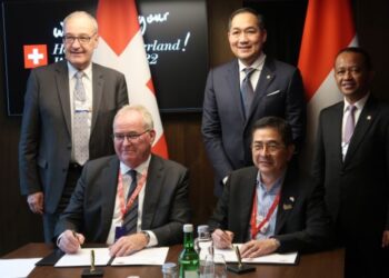 Wakil Gubernur Kalimantan Utara Yansen TP saat meninjau pembangunan di Kecamatan Sungai Boh-Kayan Selatan di Malinau