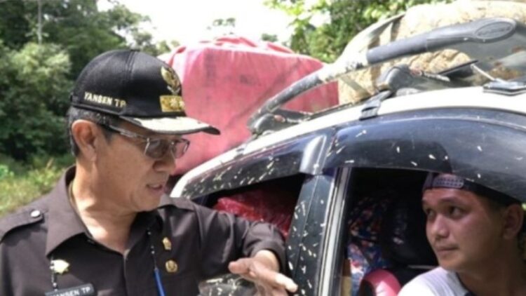 Wakil Gubernur Kalimantan Utara Yansen TP saat meninjau pembangunan di Kecamatan Sungai Boh-Kayan Selatan di Malinau