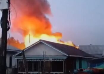 Kebakaran Hanguskan Rumah Warga di Karang Rejo