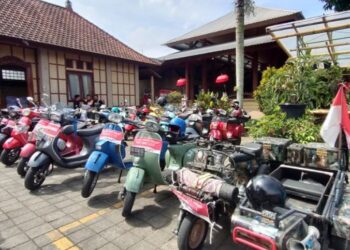 Ratusan Pecinta Vespa Geruduk Nusa Dua Bali, Ada Apa?