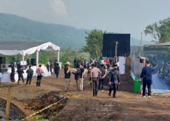 Suasana lokasi pemakaman putra sulung Gubernur Jawa Barat M Ridwan Kamil, Emmeril Kahn Mumtadz atau Eril, di Kampung Geger Beas, Desa Cimaung, Kecamatan Cimaung, Kabupaten Bandung, Jawa Barat