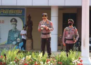 Kapolda Kalimantan Utara Irjen Pol Daniel Adityajaya saat upacara gelar pasukan Operasi Patuh Kayan 2022 di Mapolda Kaltara, Tanjung Selor, Bulungan