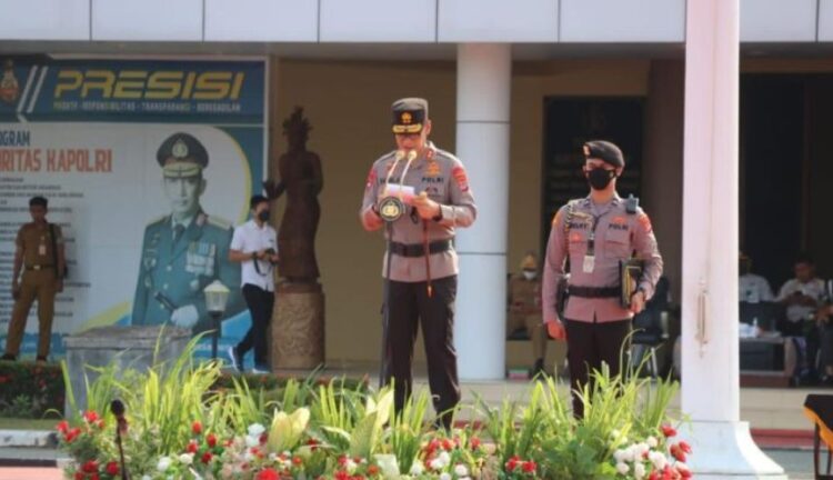 Kapolda Kalimantan Utara Irjen Pol Daniel Adityajaya saat upacara gelar pasukan Operasi Patuh Kayan 2022 di Mapolda Kaltara, Tanjung Selor, Bulungan