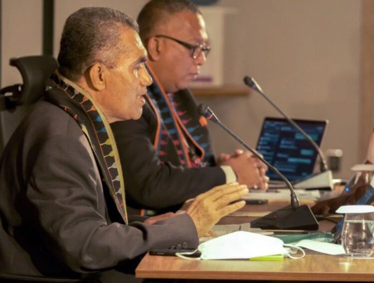 Chair of Tourism Working Group Frans Teguh saat memberikan pemaparan dalam agenda Tourism Working Group yang dilaksanakan secara hybrid oleh Kementerian Pariwisata dan Ekonomi Kreatif di Labuan Bajo, Nusa Tenggara Timur