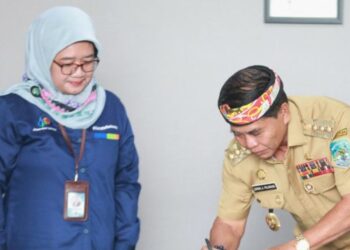 Gubernur Kaltara Zainal A Paliwang menandatangani kesepakatan bersama BPS Provinsi Kaltara tentang sinergi penyediaan pemanfaatan, pengembangan data, dan informasi statistik, di Kantor Gubernur Kaltara Tanjung Selor, Selasa 24/05/2022.