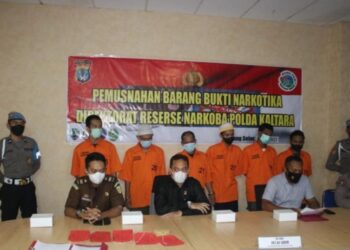 Kepala Biro Penerangan Masyarakat (Karopenmas) Divisi Humas Polri Brigjen Pol. Ahmad Ramadhan dan Kabagpenum Kombes Pol. Gatot Repli Handoko