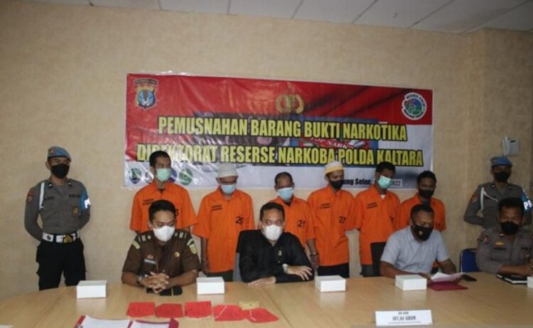 Direktorat Reserse dan Narkoba Polda Kalimantan Utara memusnahkan barang bukti sabu-sabu sebanyak 107,61 gram di Mapolda Kaltara, Tanjung Selor, Bulungan, Rabu (25/5/2022).