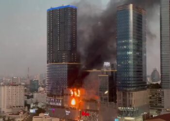 Surabaya Membara, Tunjungan Plaza Terbakar