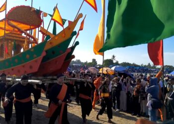 Semarak Iraw Tengkayu XII Tarakan, Ribuan Warga Saksikan Pelarungan Padaw Tuju Dulung