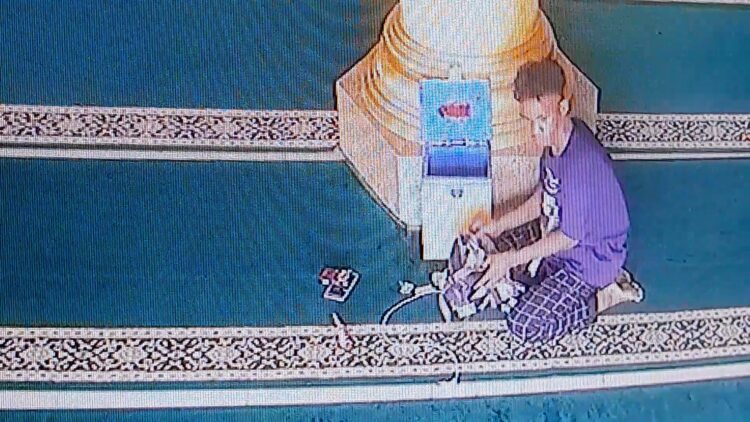 Curi Uang Kotak Amal Masjid Baiturrahim, Aksi Pelaku Terekam CCTV