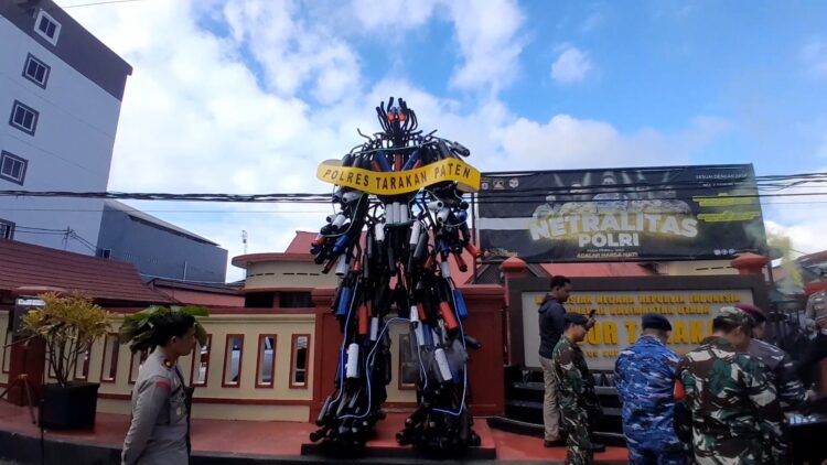 Knalpot Brong Hasil Razia jadi Miniatur Robot di Polres Tarakan