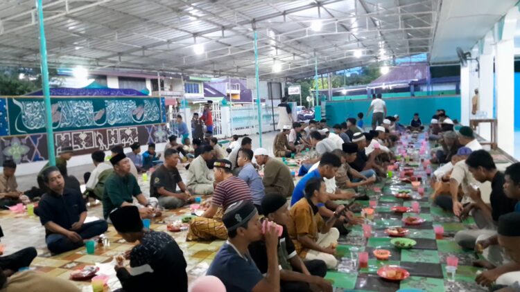 Buka Puasa di Masjid Nurul Islam, Takjil Disediakan Gratis Selama Bulan Puasa