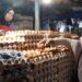 Melonjak! Masuk Pertengahan Bulan Puasa Harga Telur Ayam Mahal, Omset Pedagang Turun