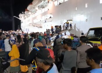 Jelang Lebaran Ribuan Pemudik Padati Pelabuhan Malundung