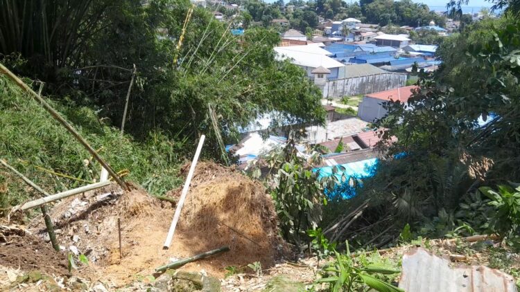 Warga Khawatir Longsor Susulan, Sejumlah Rumah di Karang Balik Terancam