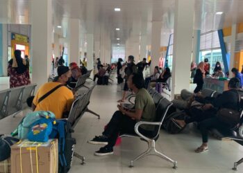 Pemudik mulai memadati Pelabuhan Tengkayu I (Foto:Ade/CAKRANEWS)