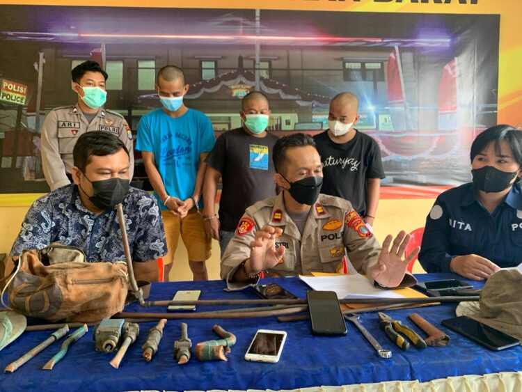 Pelaku pencurian limbah medis Energi Mandiri ditangkap jajaran Polsek Tarakan Barat (Foto: Ade/CAKRANEWS)