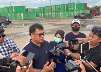 Kuasa Hukum HSB, Syafruddin saat memberikan keterangan pers ke media (Foto: Rizky/CAKRANEWS)