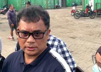 Kuasa Hukum HSB, Syafruddin saat memberikan keterangan pers ke media (Foto: Ade/CAKRANEWS)