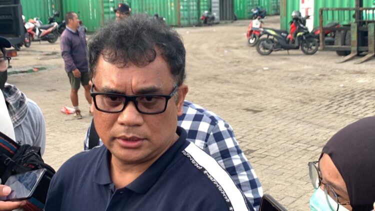 Kuasa Hukum HSB, Syafruddin saat memberikan keterangan pers ke media (Foto: Ade/CAKRANEWS)