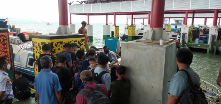 Suasana arus balik di Pelabuhan Tengkayu II (Foto: Ade/CAKRANEWS)