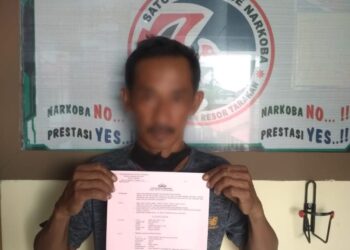 Pelaku BA saat ditangkap terkait kasus narkoba (Foto: Rizkqi/CAKRANEWS)