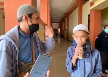 Kegiatan sunatan massal gratis di RS Bhayangkara (Foto: Ade/CAKRANEWS)