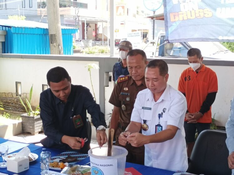 Sebagai wilayah kepulauan, Kota Tarakan menjadi sasaran empuk bagi para bandar narkoba untuk mengedarkan barang haramnya