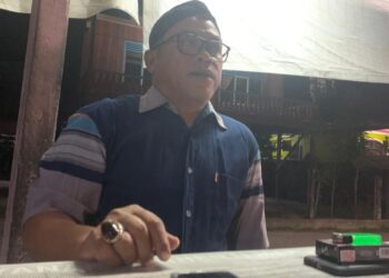 Sukardi Ketua RT 57 Karang Anyar (Foto: Ade/CAKRANEWS)