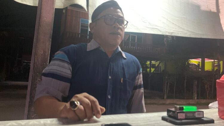 Sukardi Ketua RT 57 Karang Anyar (Foto: Ade/CAKRANEWS)