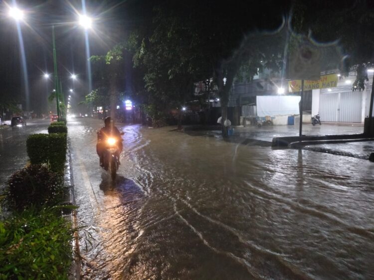 Kondisi banjir di Tarakan (Foto: Rizkqi/CAKRANEWS)