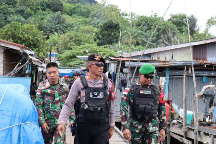 Patroli Perbatasan Polri-TNI Tingkatkan Kesadaran Kamtibmas Warga Nunukan