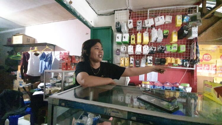 Pura-pura Beli Bensin, Pelaku Pencurian Kios di Jalan Aki Balak Terekam CCTV