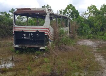 Bus Tersisa Rangka, Teronggok di Jalan Poros Tanah Kuning, Milik Siapa?