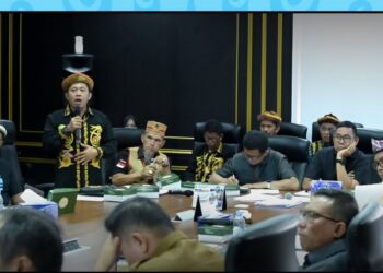 RDP membahas benang kusut aktivitas pertambangan emas di Kecamatan Sekatak Buji. (Humas DPRD Kaltara)