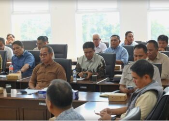 Komisi II DPRD Provinsi Kalimantan Utara menggelar Rapat Dengar Pendapat (RDP) terkait penetapan harga Tandan Buah Segar (TBS) kelapa sawit. (Humas DPRD Kaltara).