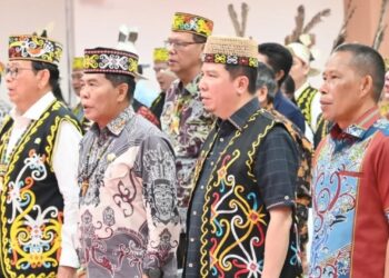 Ketua DPRD Kaltara, Achmad Djufrie, menghadiri pembukaan Mubes Luar Biasa Dewan Adat Dayak (DAD) Kaltara (Humas DPRD Kaltara).