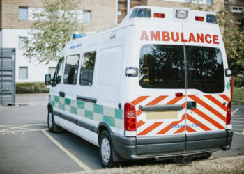 Viral Video Ambulans Bawa Pasien Sekarat Dihalangi Mobil Diplomat, Nomor Pelat CD 109 07