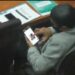 anggota DPR nonton video gituan saat rapat